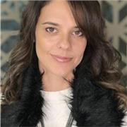 Professora com magistério e experiência com docência universitária na Unopar grupo Kroton